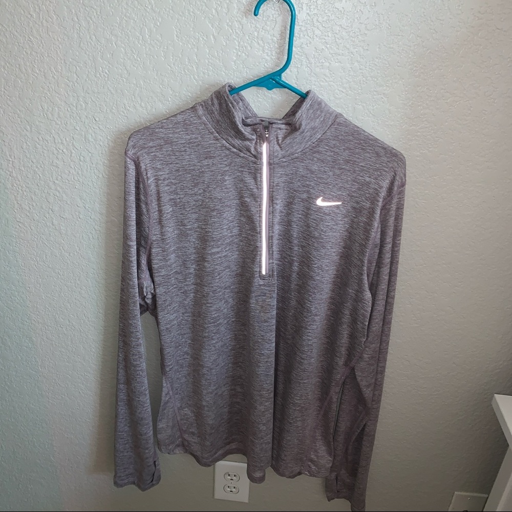 Nike Mauve running pullover
Dri-Fit material